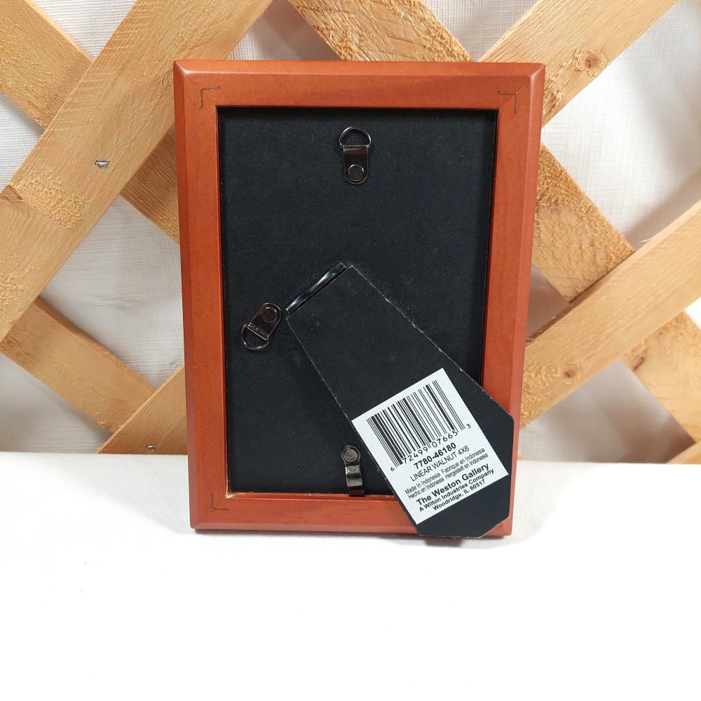 The Weston Gallery Linear Walnut 4 x 6 Picture Frame