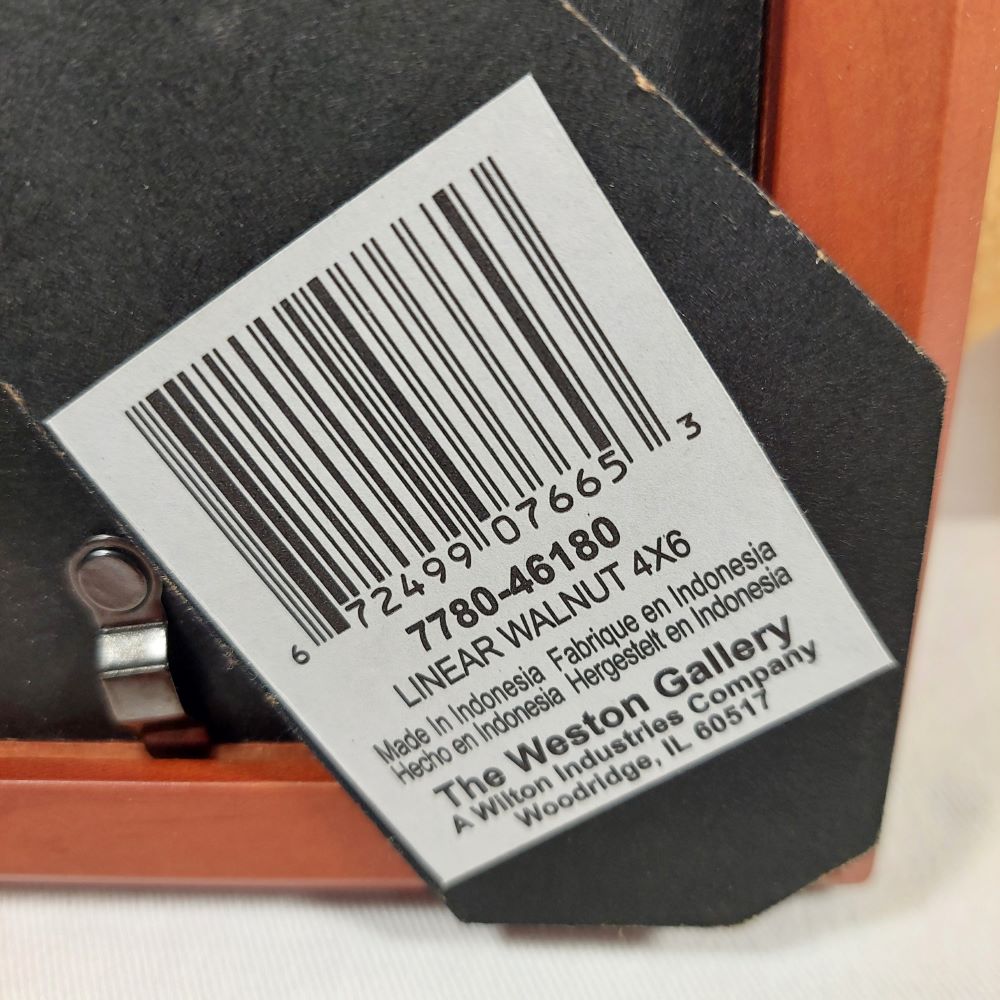 The Weston Gallery Linear Walnut 4 x 6 Picture Frame