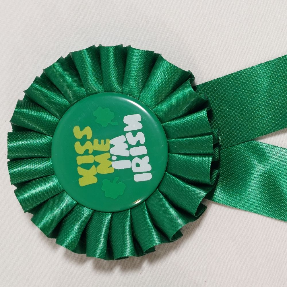 Button Badge with Ribbons Kiss Me I'm Irish Set of 2