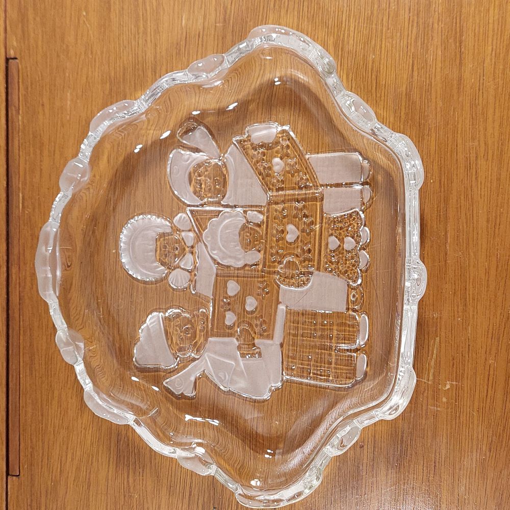 Mikasa Carolers Sweet Dish 8-1/4"