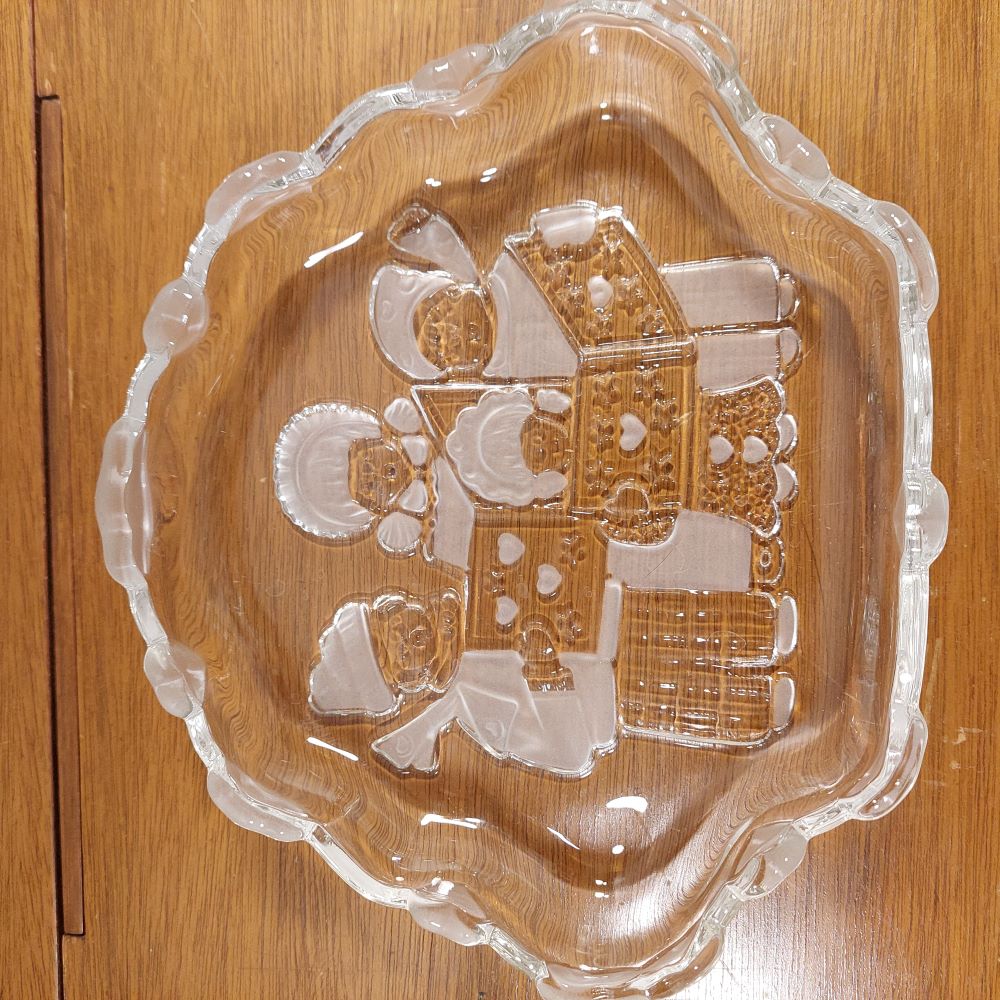 Mikasa Carolers Sweet Dish 8-1/4"