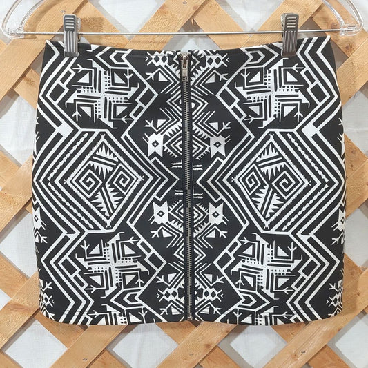 Forever 21 Aztec Patterned Full Zip Mini Skirt Size Small