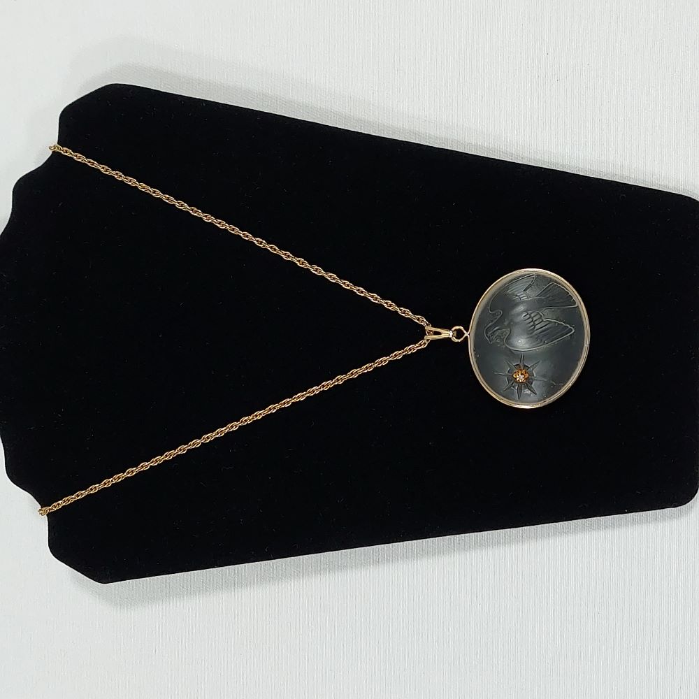 Rope Chain Necklace with Round Opaque Pendant Featuring Diamond Chip