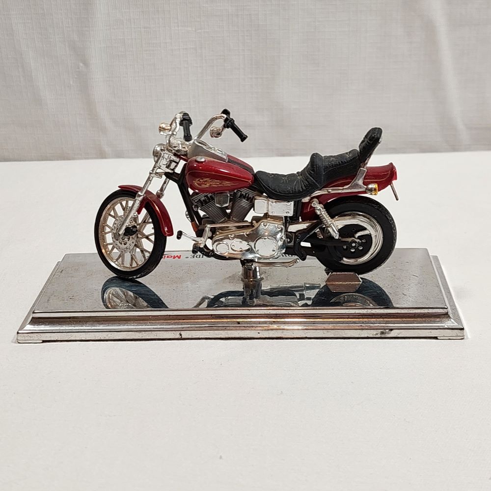 Maisto Harley Davidson Model Toy Motorcycle FXDWG Dyna Wide Glide