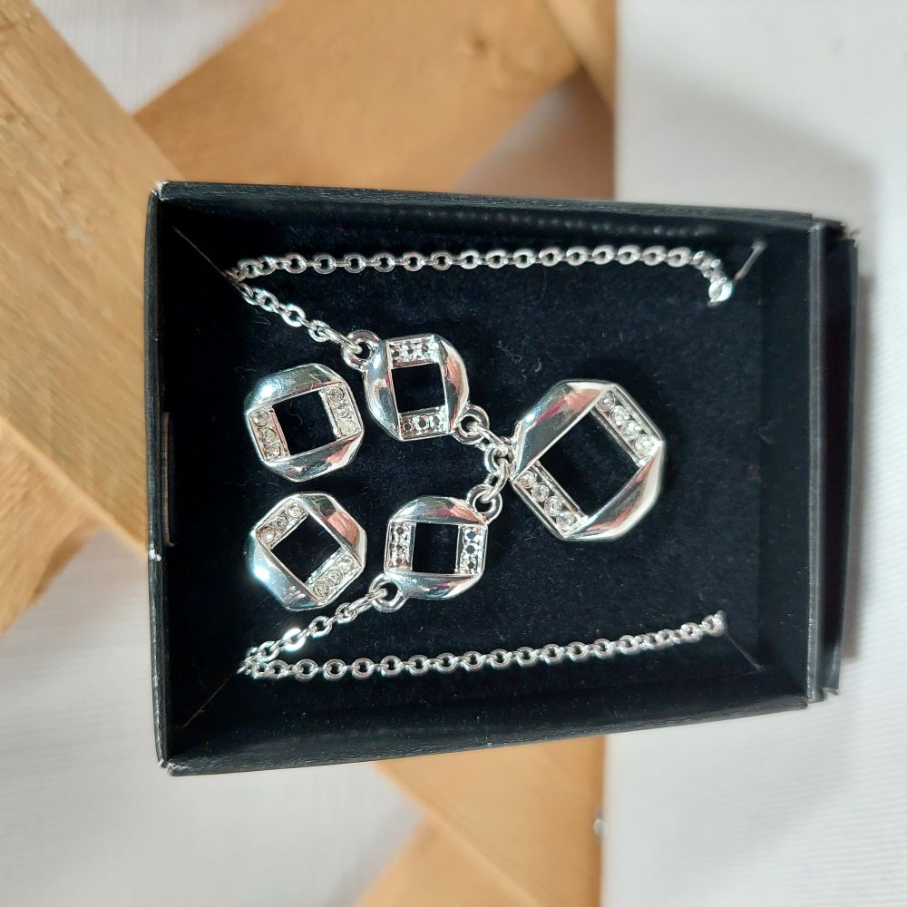 Avon Embellished Squares Necklace & Earring Gift Set Costume Jewelry